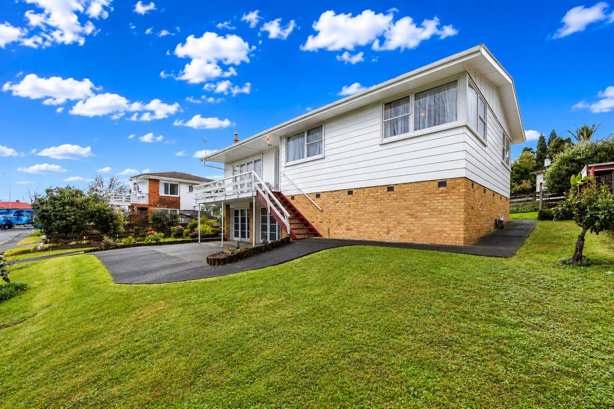 2 Takapu Street, Henderson, Auckland - Carousel 25