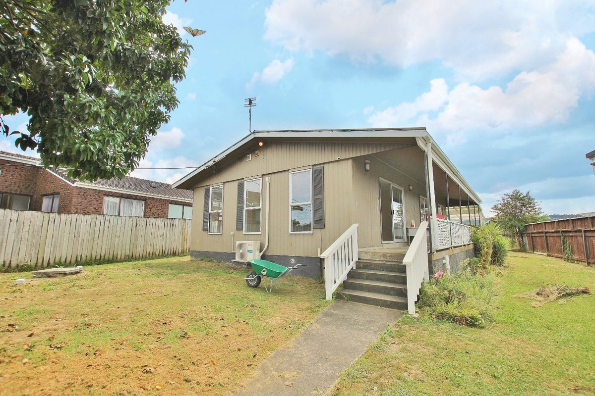 366 Main Road, Huapai, Kumeu - Carousel 1