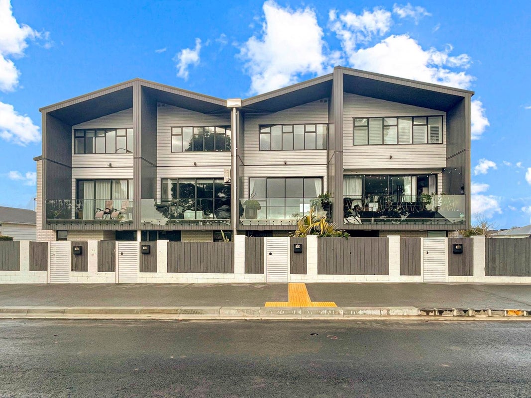 262B Meola Road, Point Chevalier, Auckland - Carousel 1