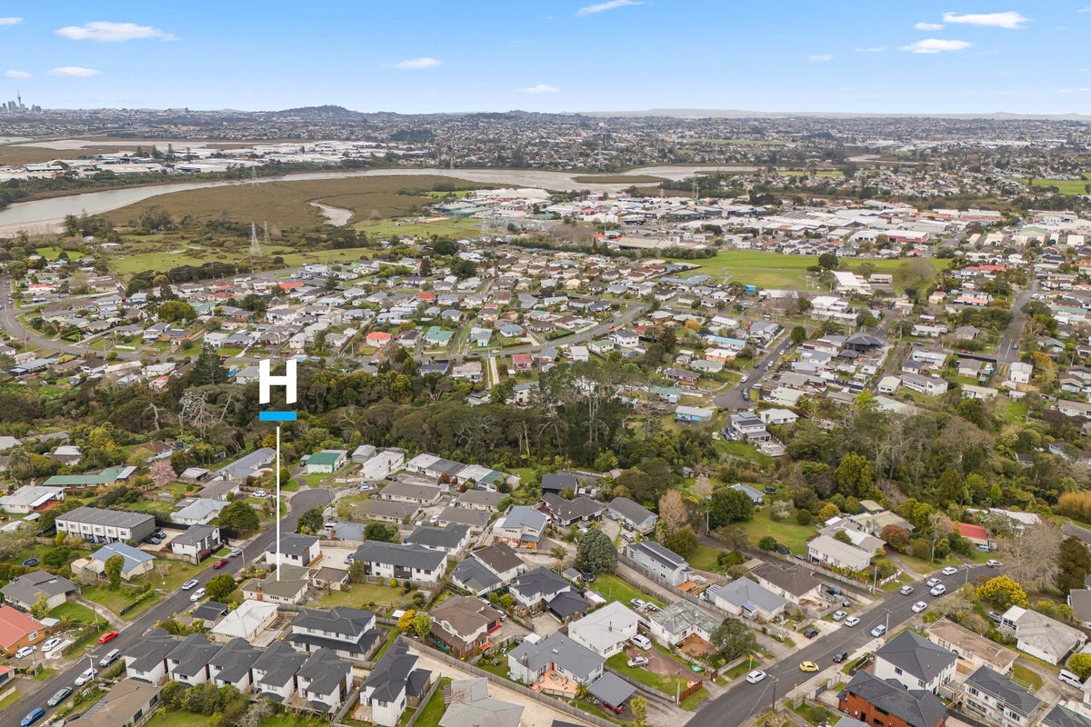 5 Valron Road, Te Atatu South, Auckland - Carousel 34