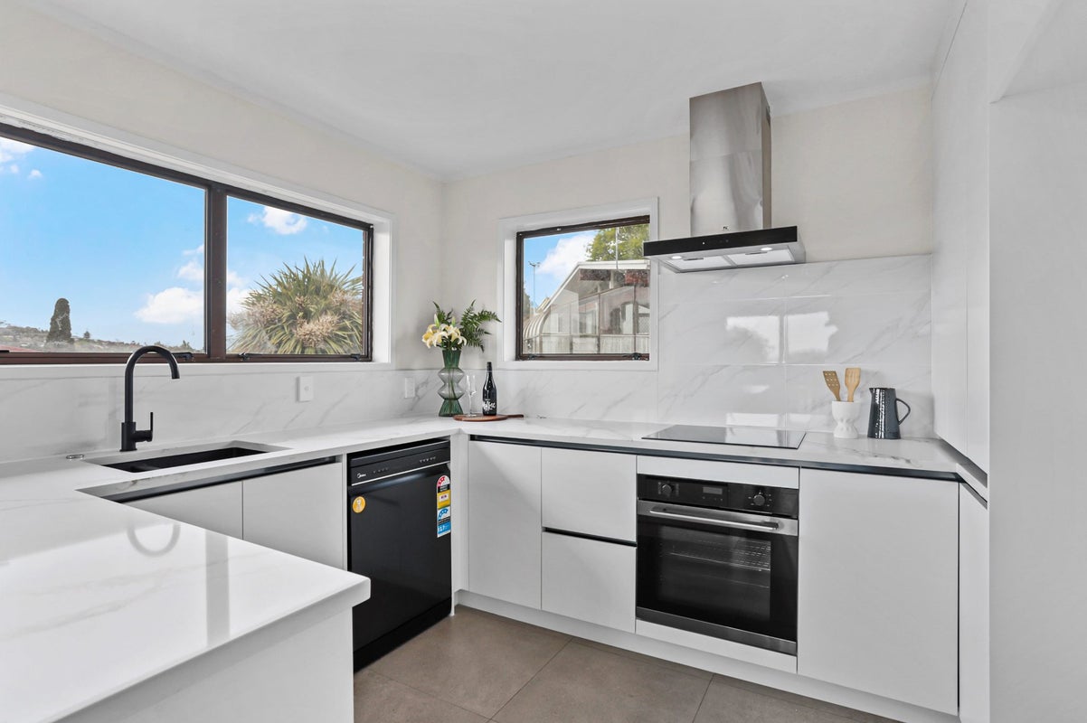 21A Cradock Street, Avondale, Auckland - Carousel 2