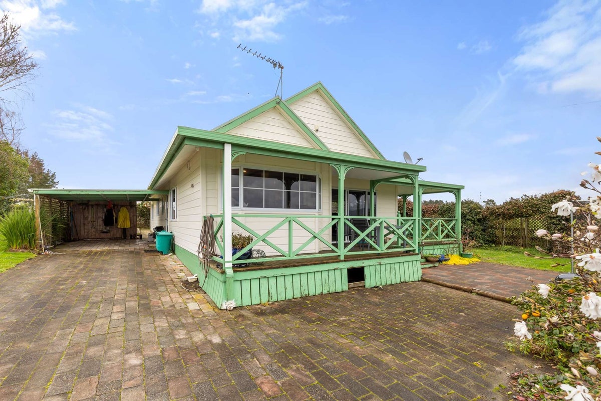 100 Karakariki Road, Whatawhata - Carousel 1