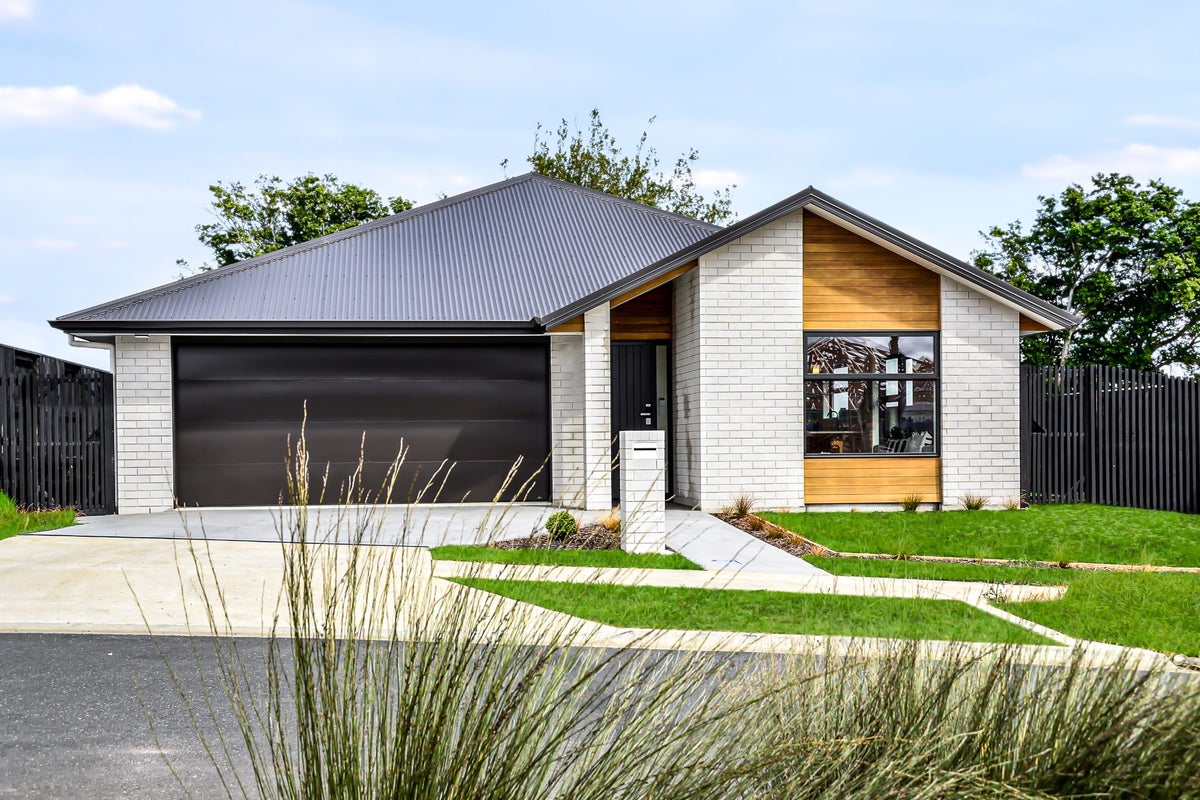 10 Oralee Terrace, Peacocke, Hamilton - Carousel 2