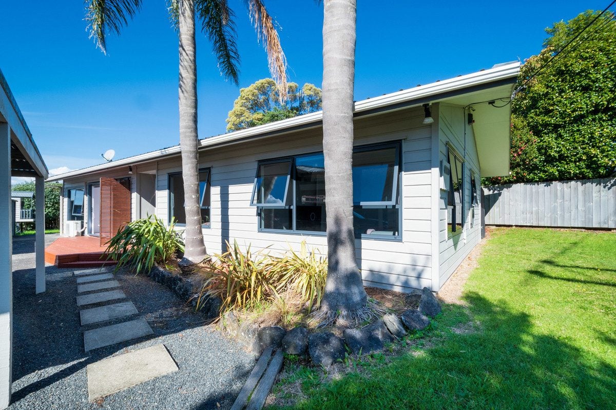 21 Hepburn Road, Glendene, Auckland - Carousel 1
