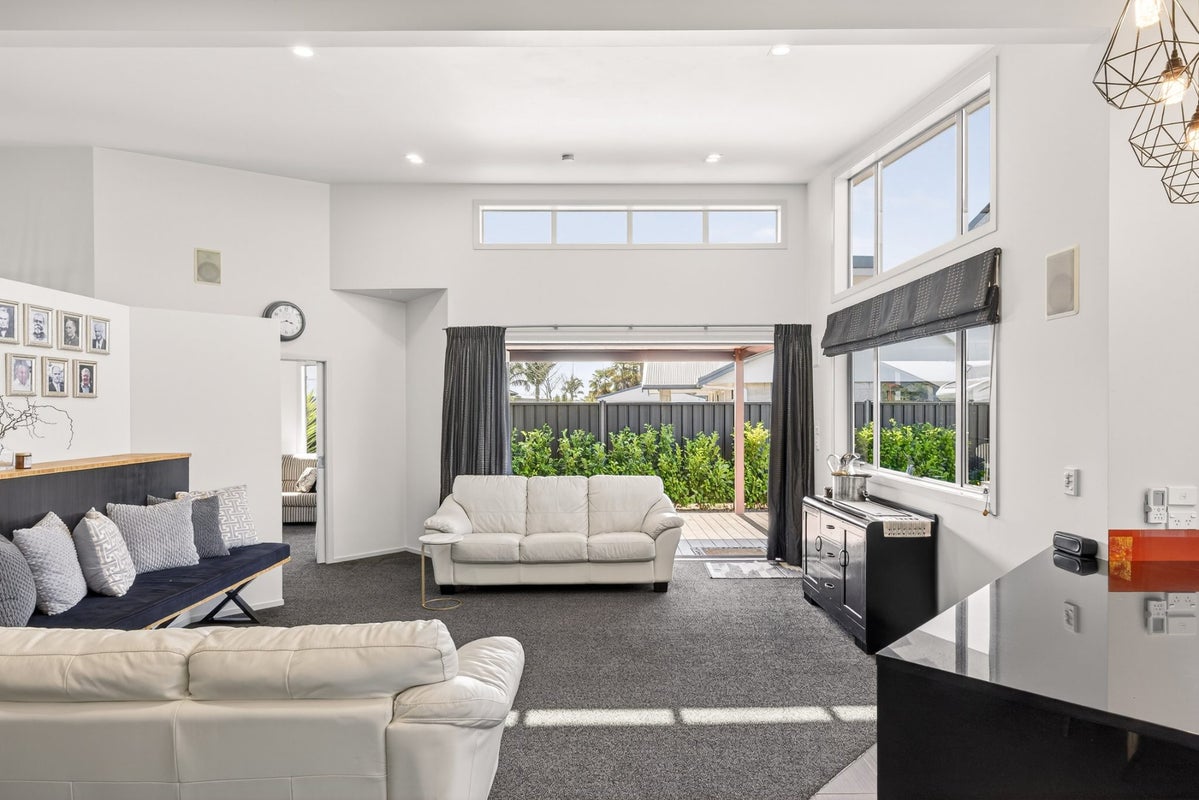 15 Pohutukawa Grove, Lytton West, Gisborne - Carousel 2