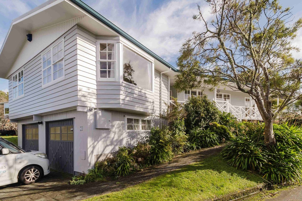 28 Caesars Place, Churton Park, Wellington - Carousel 1