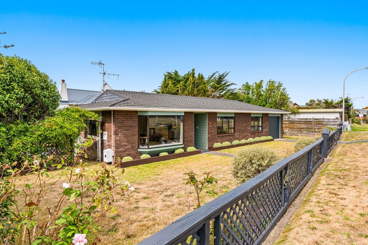 51A Bluegum Road, Paraparaumu Beach, Paraparaumu - Carousel 1