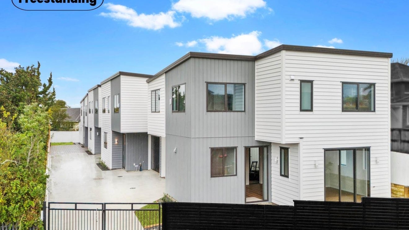 19B Essex Street, Te Atatu South, Auckland - Carousel 1