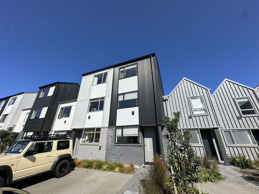 56 Ara Paiwhenua, Tawa, Wellington - Carousel 1