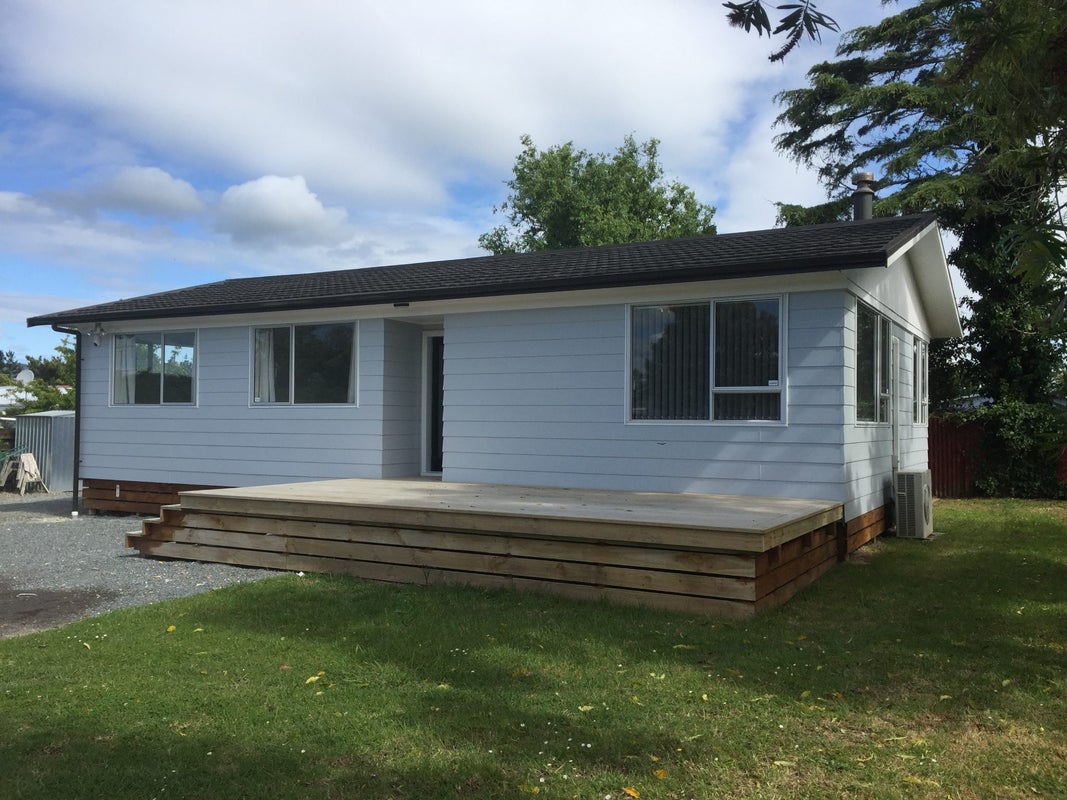 17B Lipton Grove, Opaheke, Papakura - Carousel 1