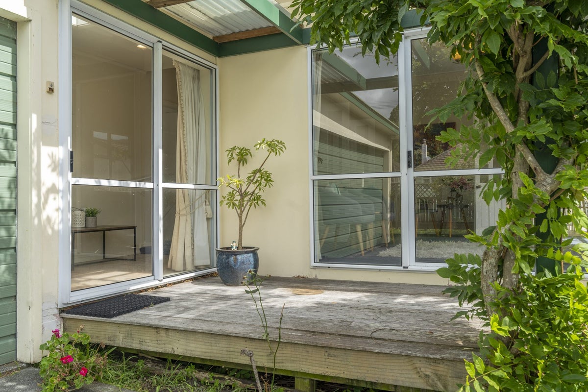 11 Hinau Street, Tawa, Wellington - Carousel 2