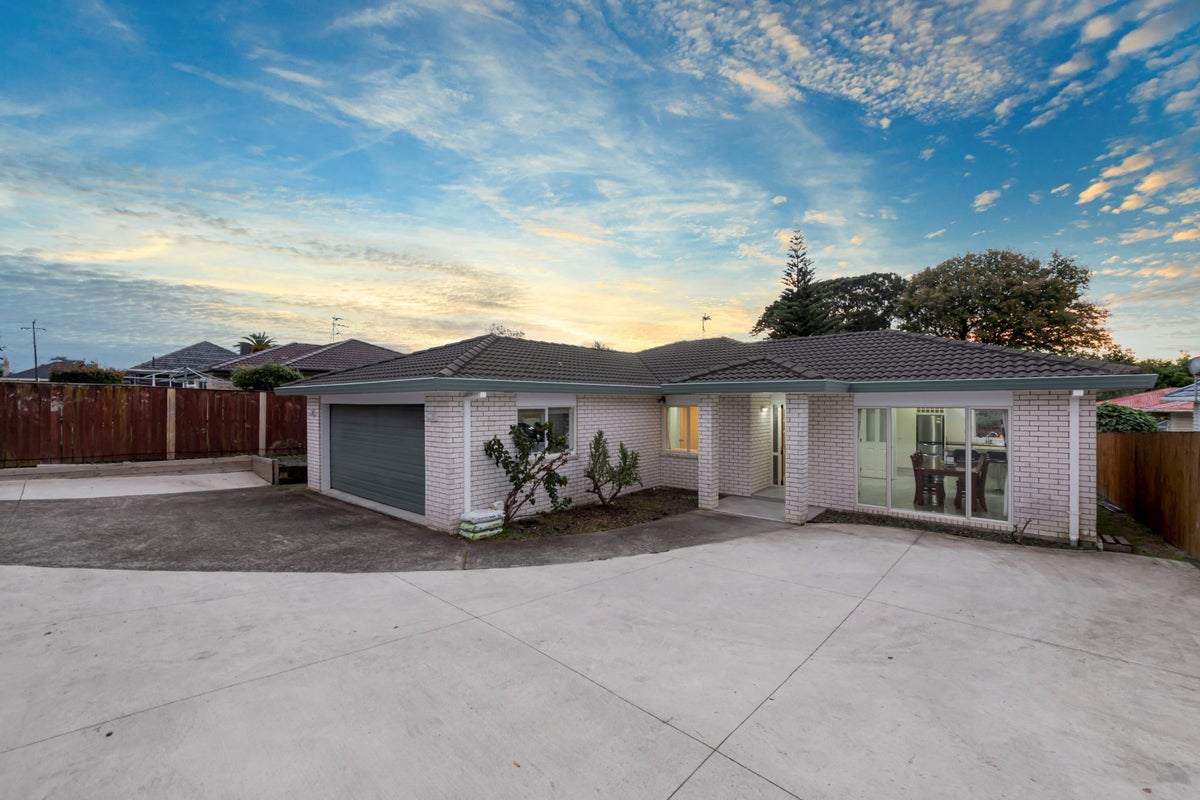 2/14 Pembroke Street, Papatoetoe, Auckland - Carousel 1