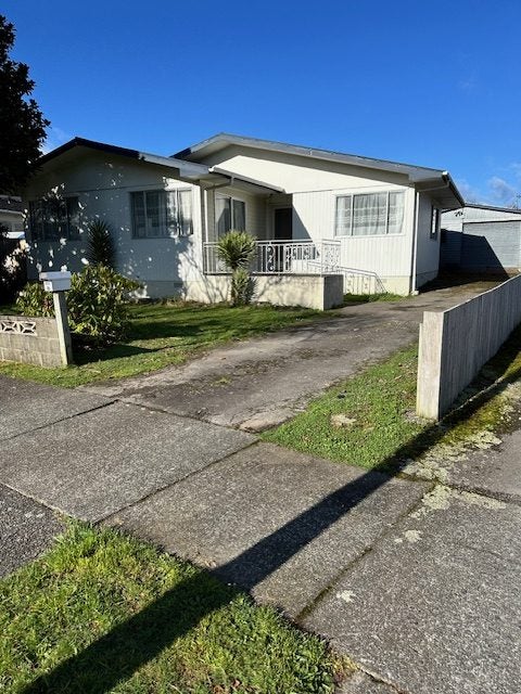 28 Pasadena Crescent, Totara Park, Upper Hutt - Carousel 1