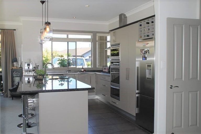 5 Inverness Drive, Pyes Pa, Tauranga - Carousel 2