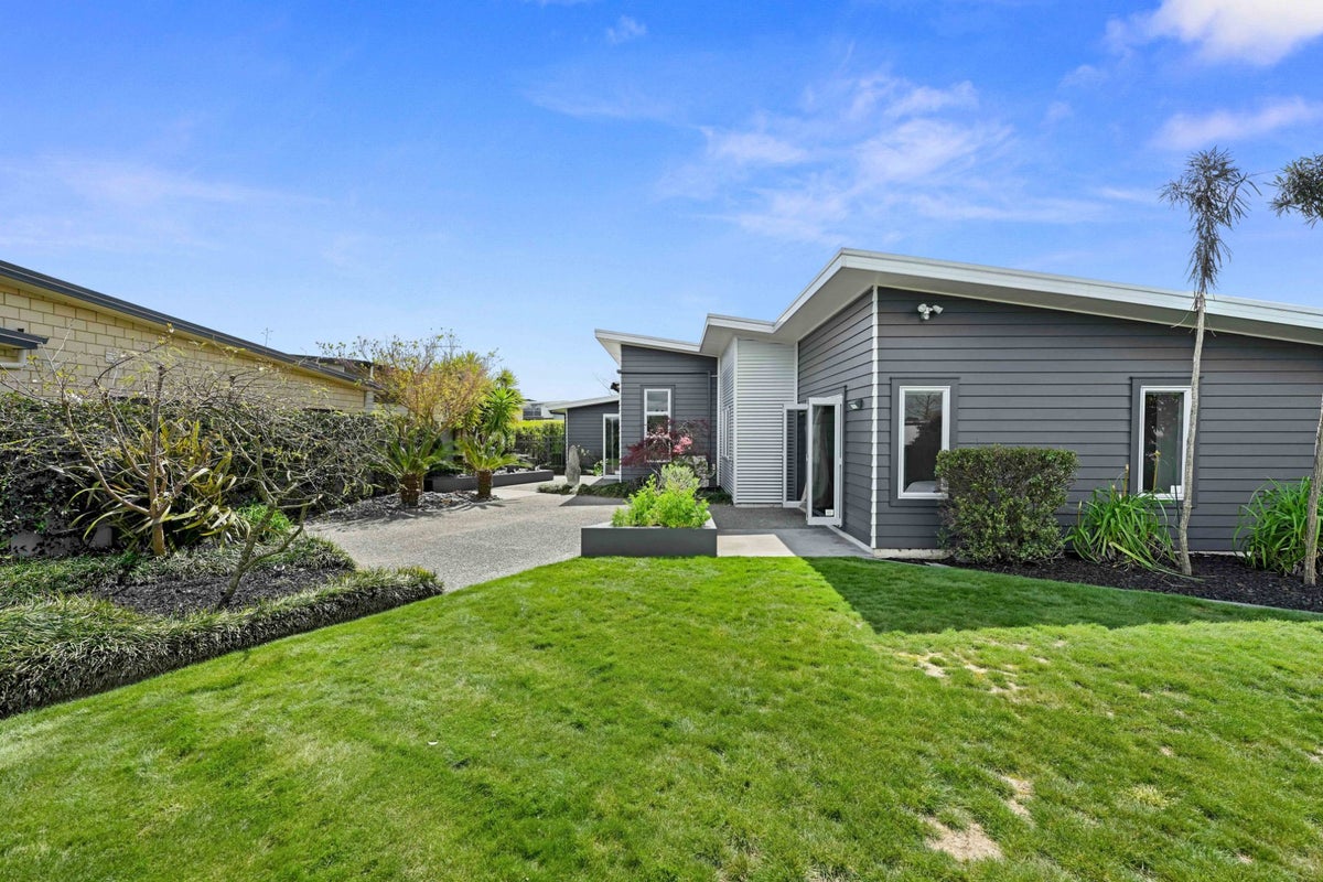 6 Peninsula Point, Huntington, Hamilton - Carousel 2