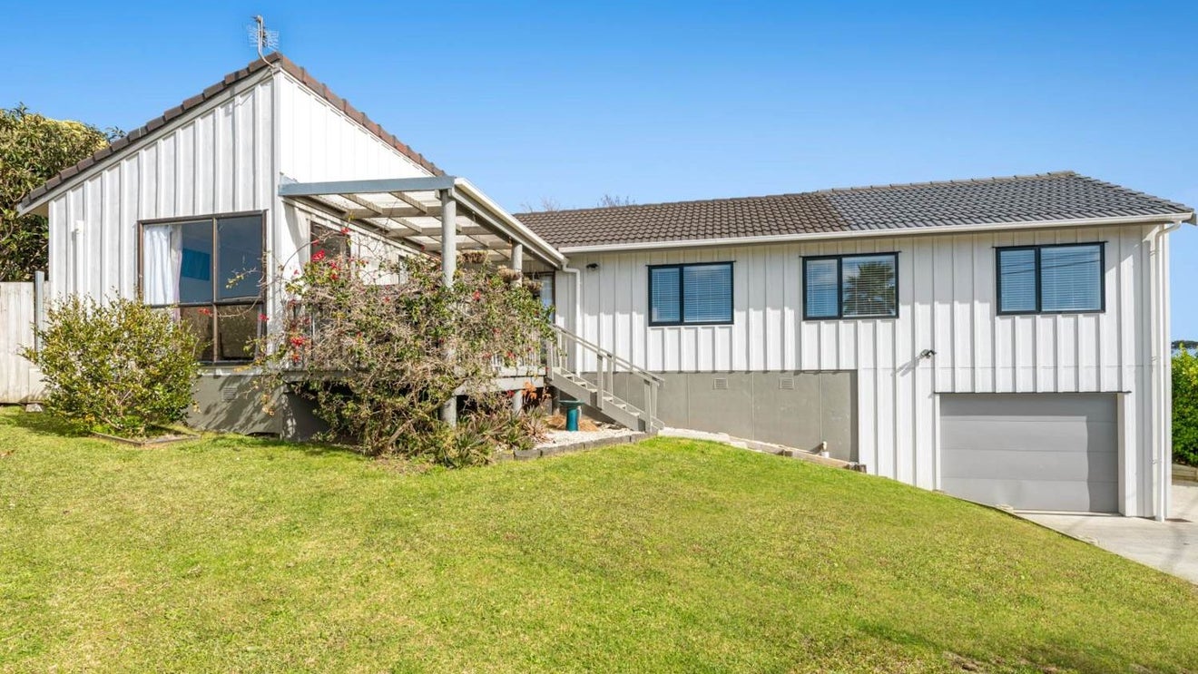 61 Luckens Road, West Harbour, Auckland - Carousel 1
