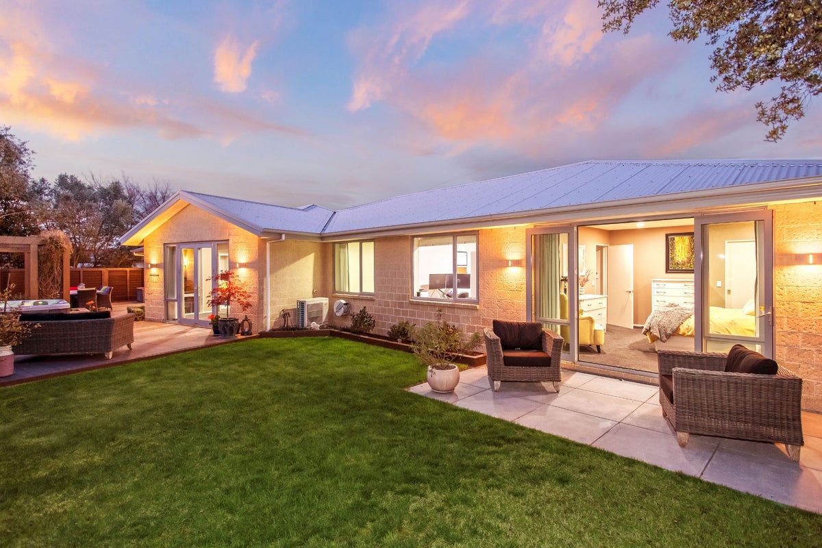 17 Mataroa Place, Parklands, Christchurch - Carousel 2