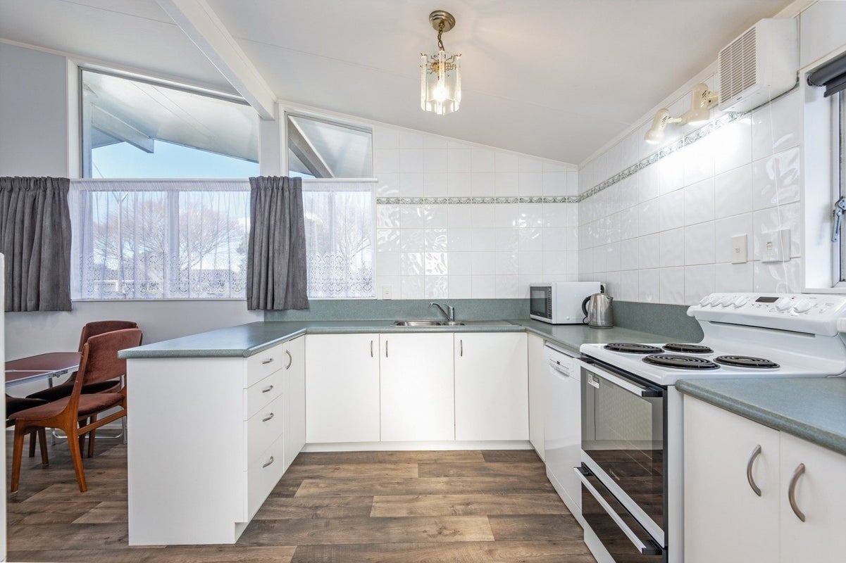4 John F Kennedy Drive, Milson, Palmerston North - Carousel 2