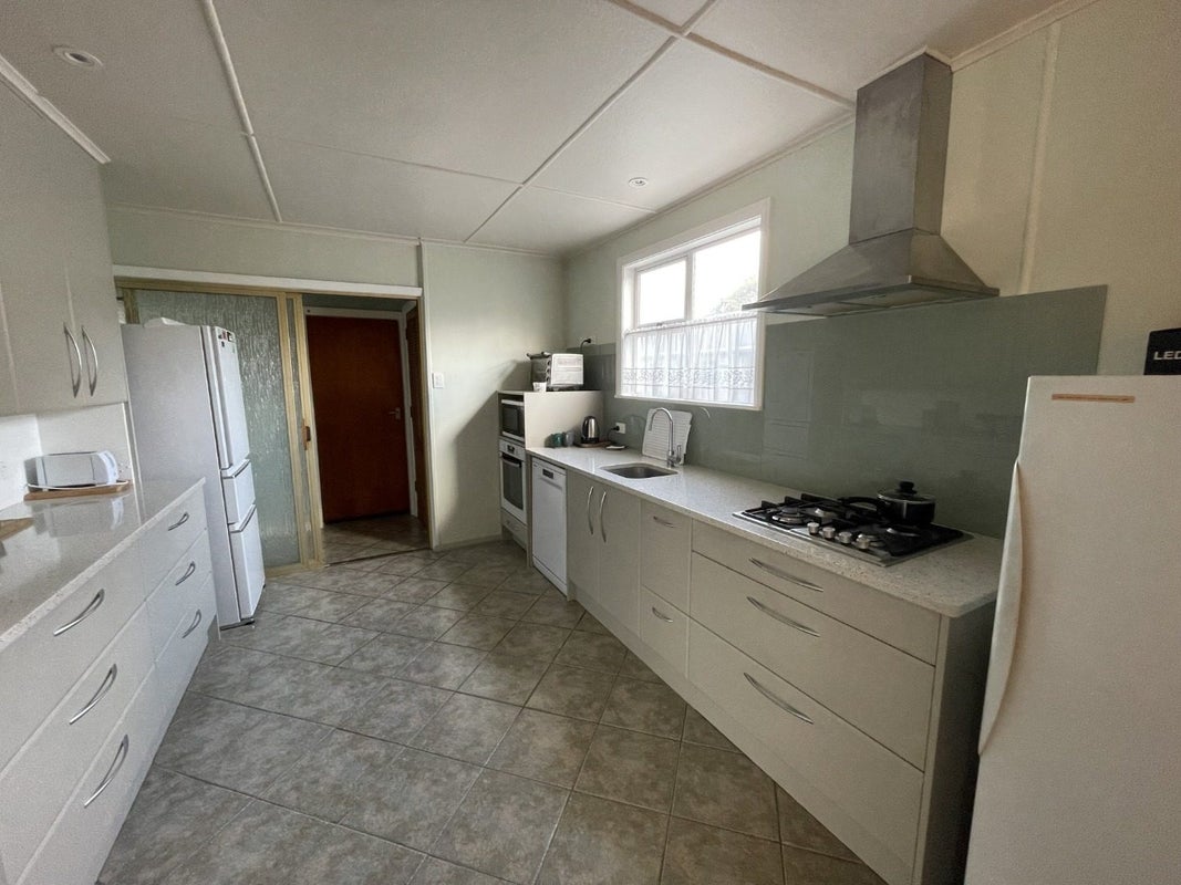 269 Oxford Terrace, Avalon, Lower Hutt - Carousel 2