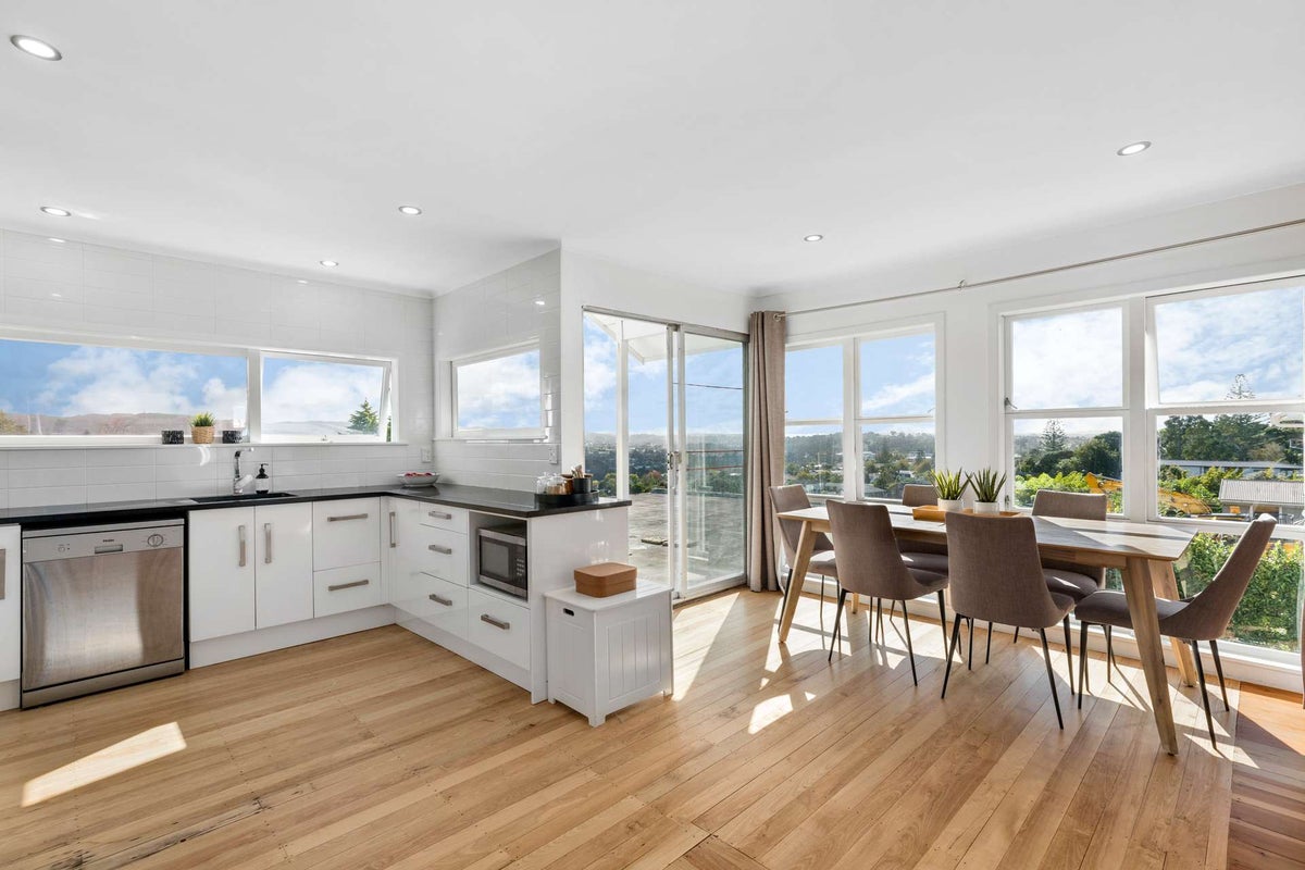61 Pleasant Road, Glen Eden, Auckland - Carousel 2