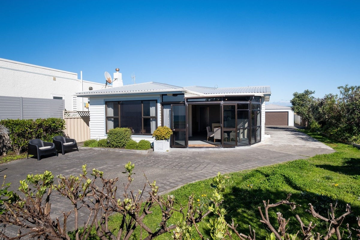 71 The Esplanade, Westshore, Napier - Carousel 2