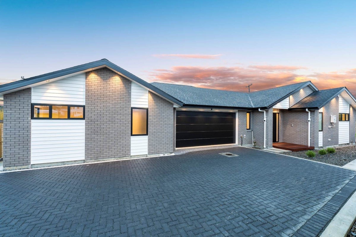 14 Kiokio Place, Swanson, Auckland - Carousel 1