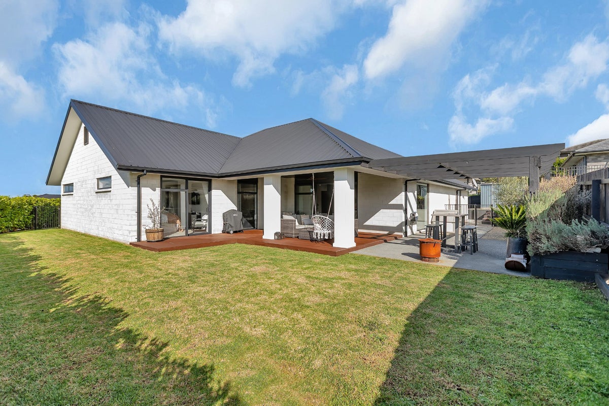 10 Sumner Place, Kamo, Whangarei - Carousel 1