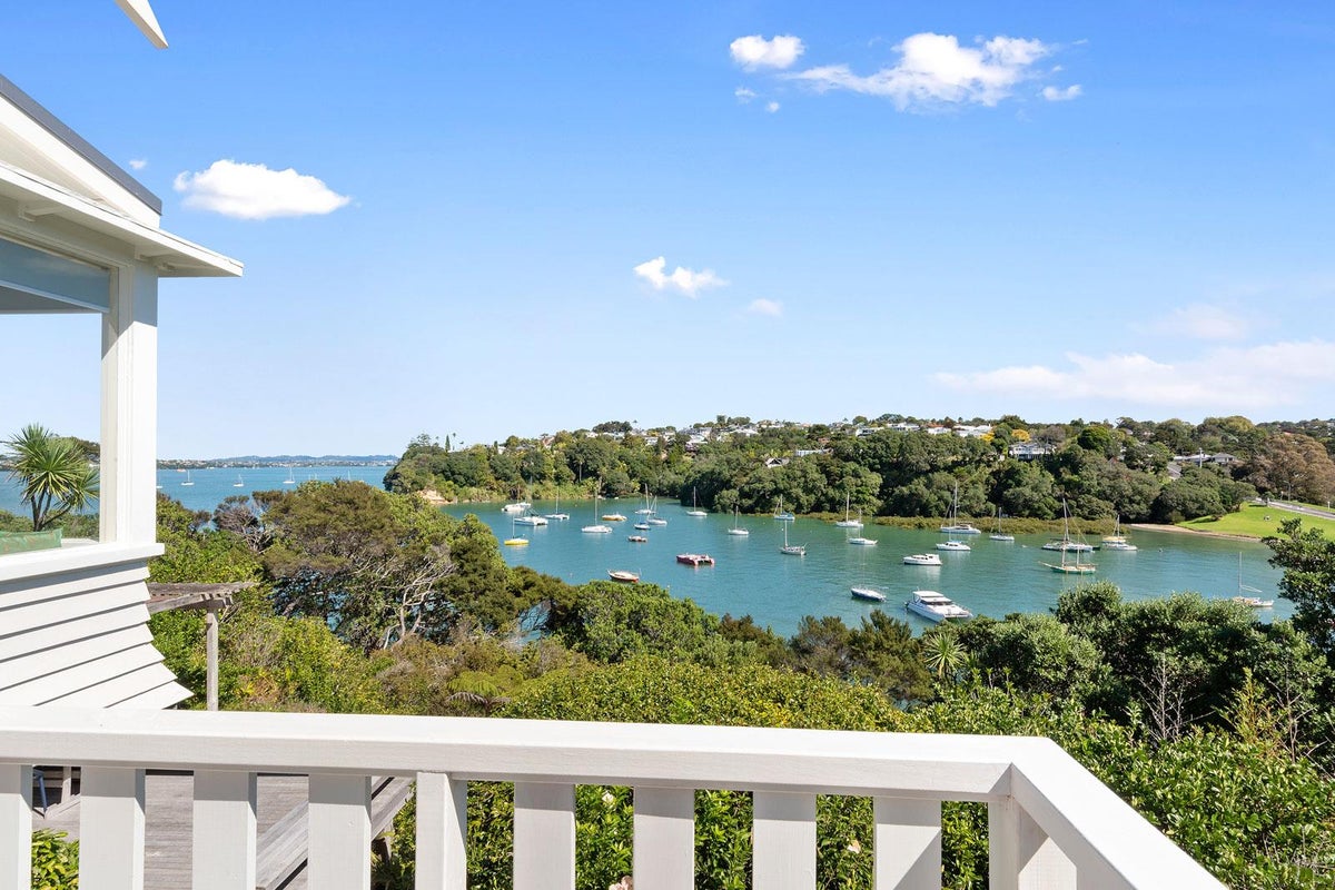 1/42 Clarence Road, Northcote Point, Auckland - Carousel 1