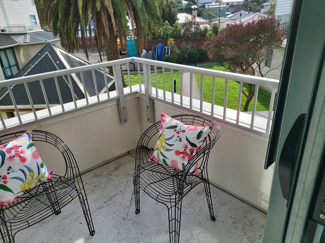 B8/13 Palm Grove, Berhampore, Wellington - Carousel 9
