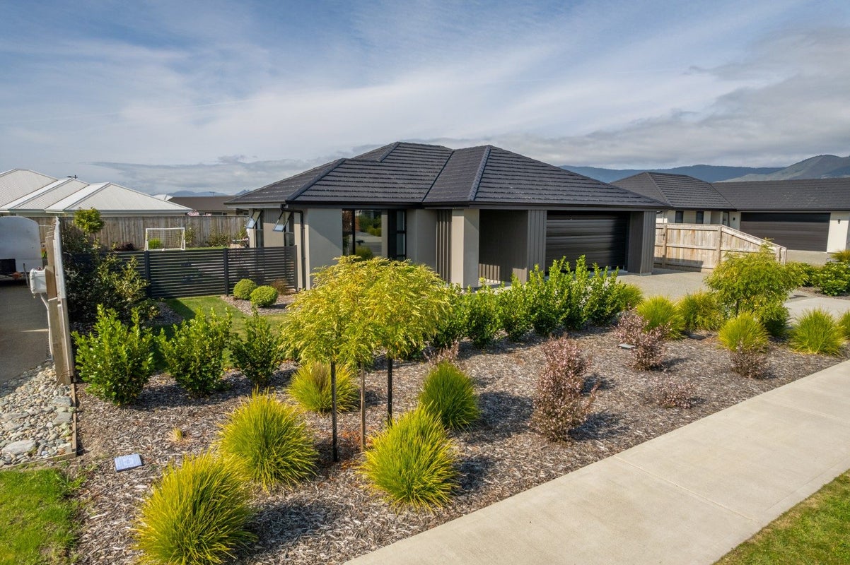 96 Berryfield Drive, Appleby, Richmond - Carousel 1
