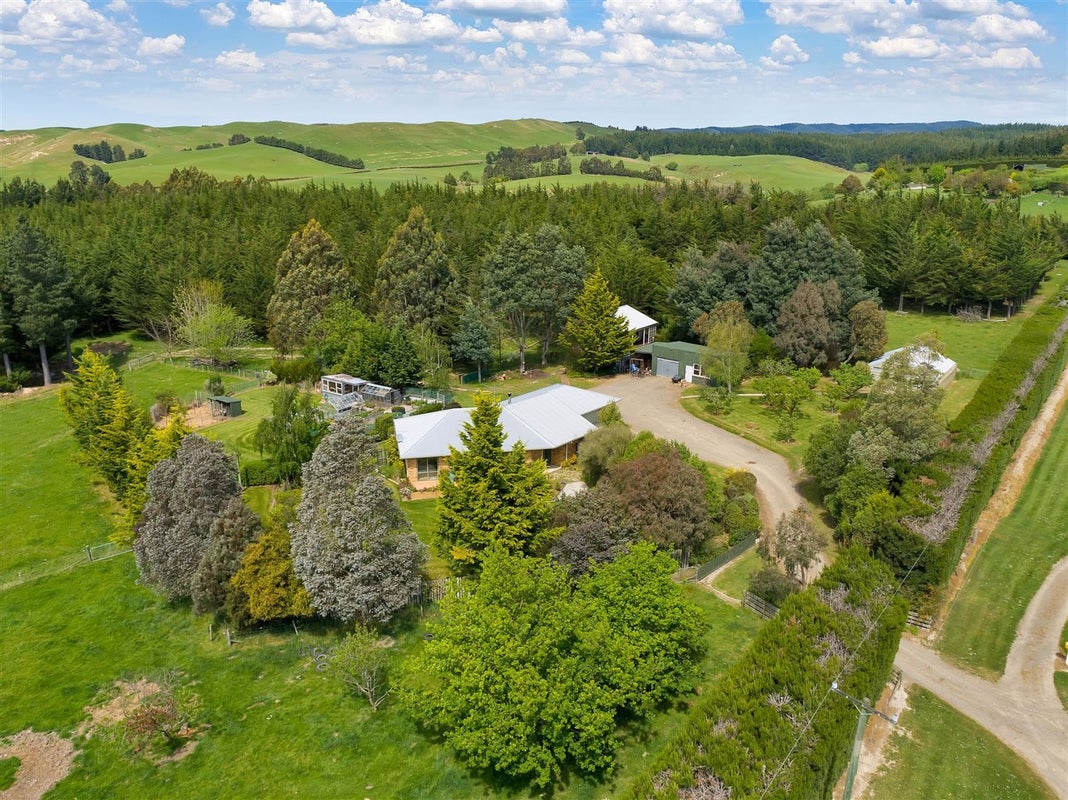 373 Cramptons Bush Road, Broomfield, Amberley - Carousel 1