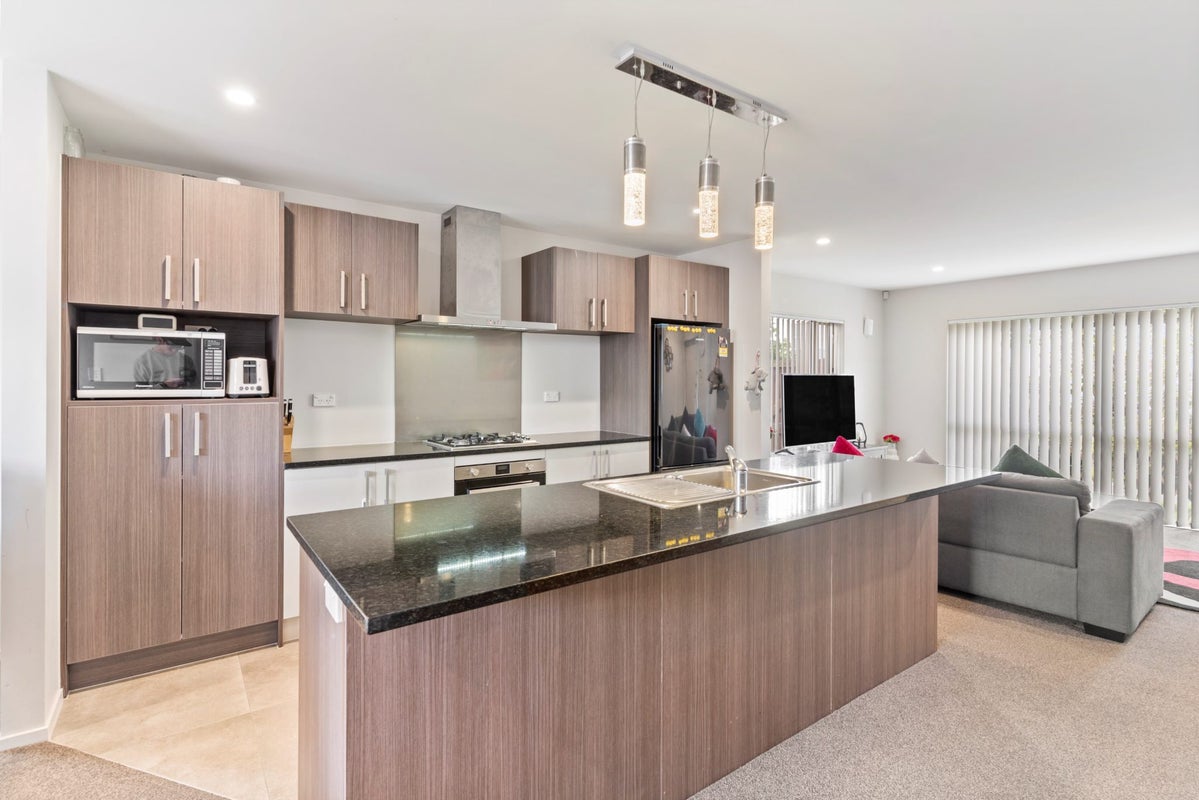 42 Hollowout Street, Takanini, Auckland - Carousel 1