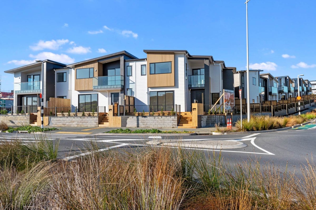 5 Timu Road, Long Bay, Auckland - Carousel 1