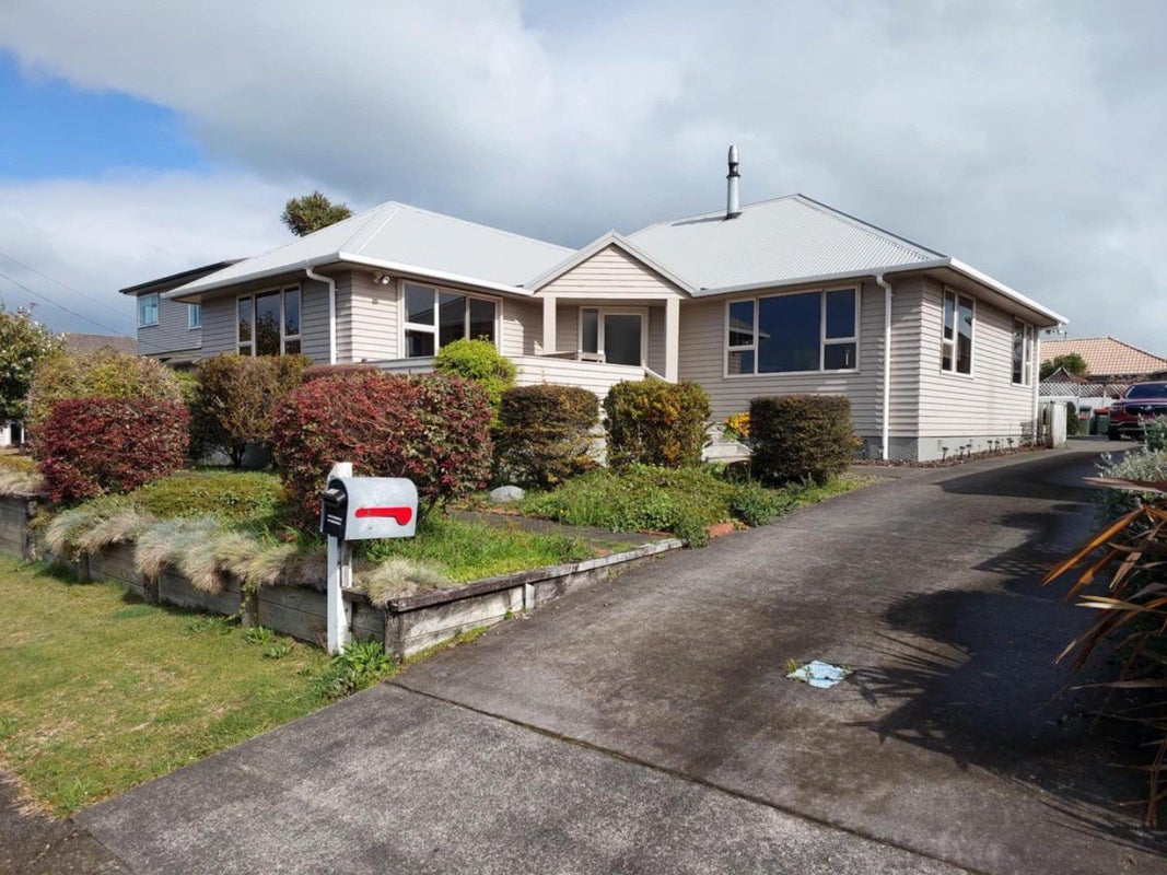 6 Aotea Street, Welbourn, New Plymouth - Carousel 1