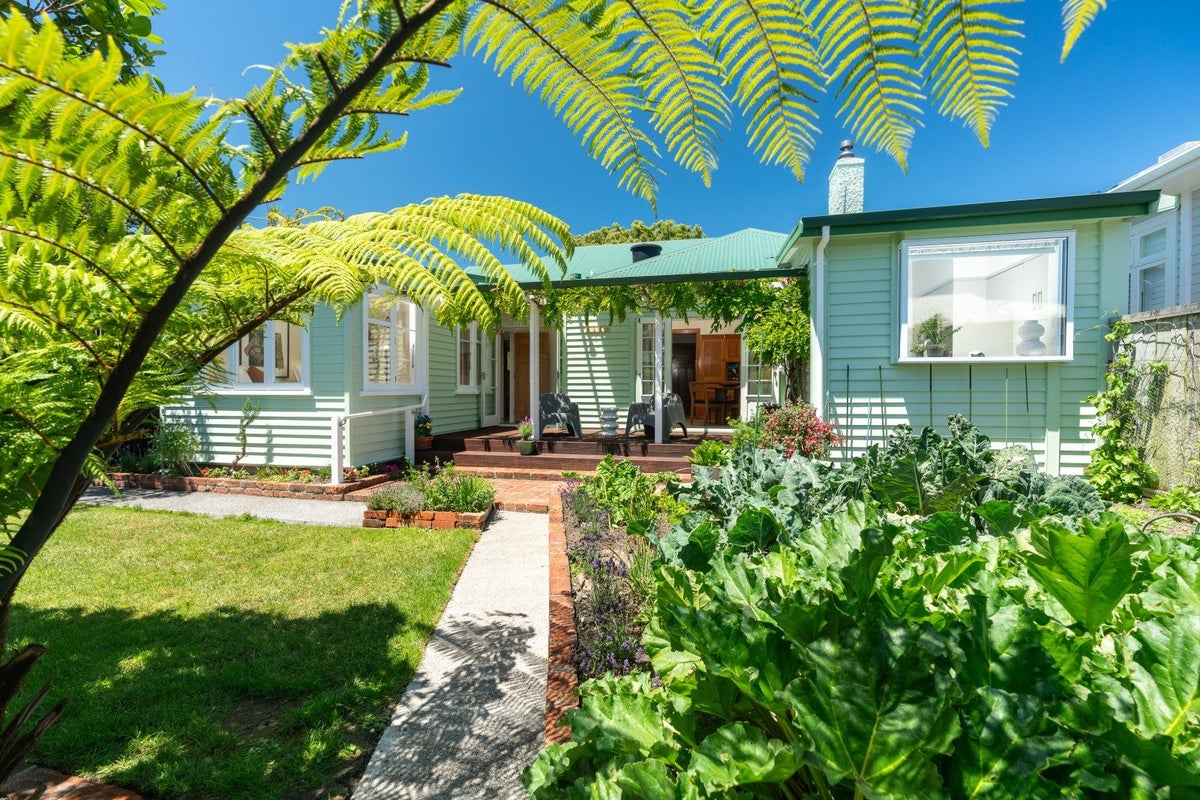 20 Plymouth Street, Karori, Wellington - Carousel 1