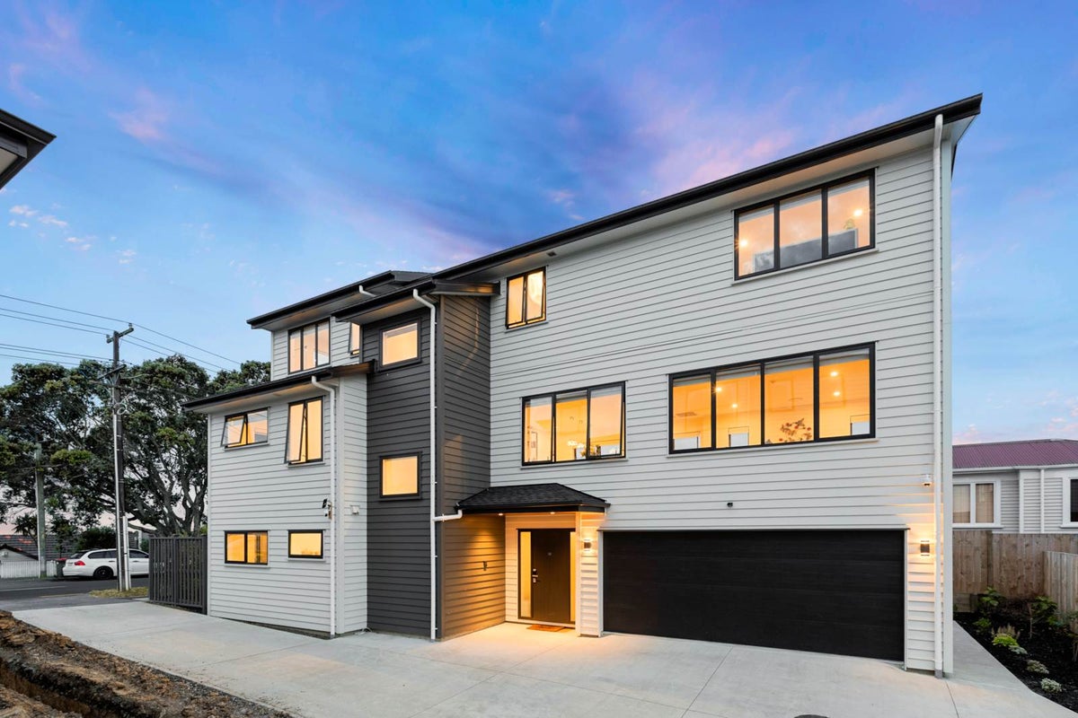 16 Gilfillan Street, Blockhouse Bay, Auckland - Carousel 1