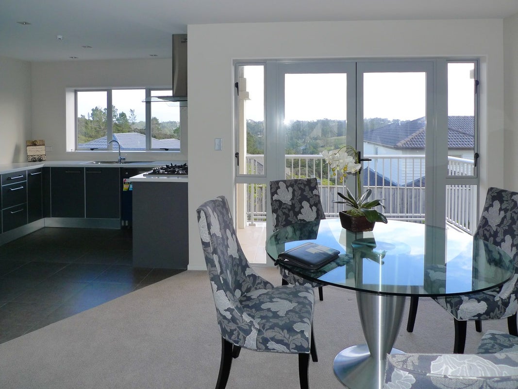 11/11 Hatfield Place, Albany Heights, Auckland - Carousel 1