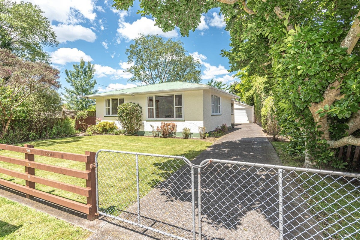 11 Paterson Street, Aramoho, Whanganui - Carousel 1