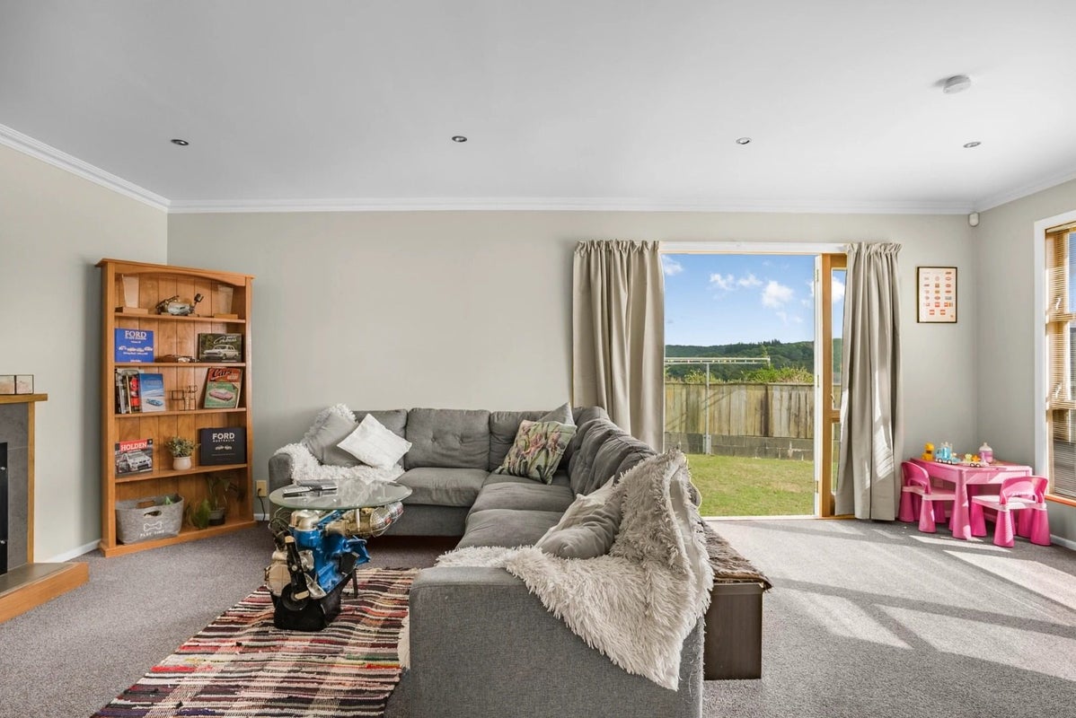 21 Pollard Street, Wainuiomata, Lower Hutt - Carousel 2