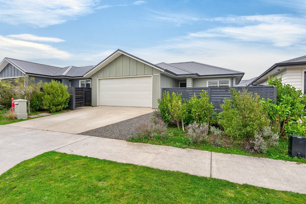 20 Kairaumati Crescent, Kelson, Lower Hutt - Carousel 1