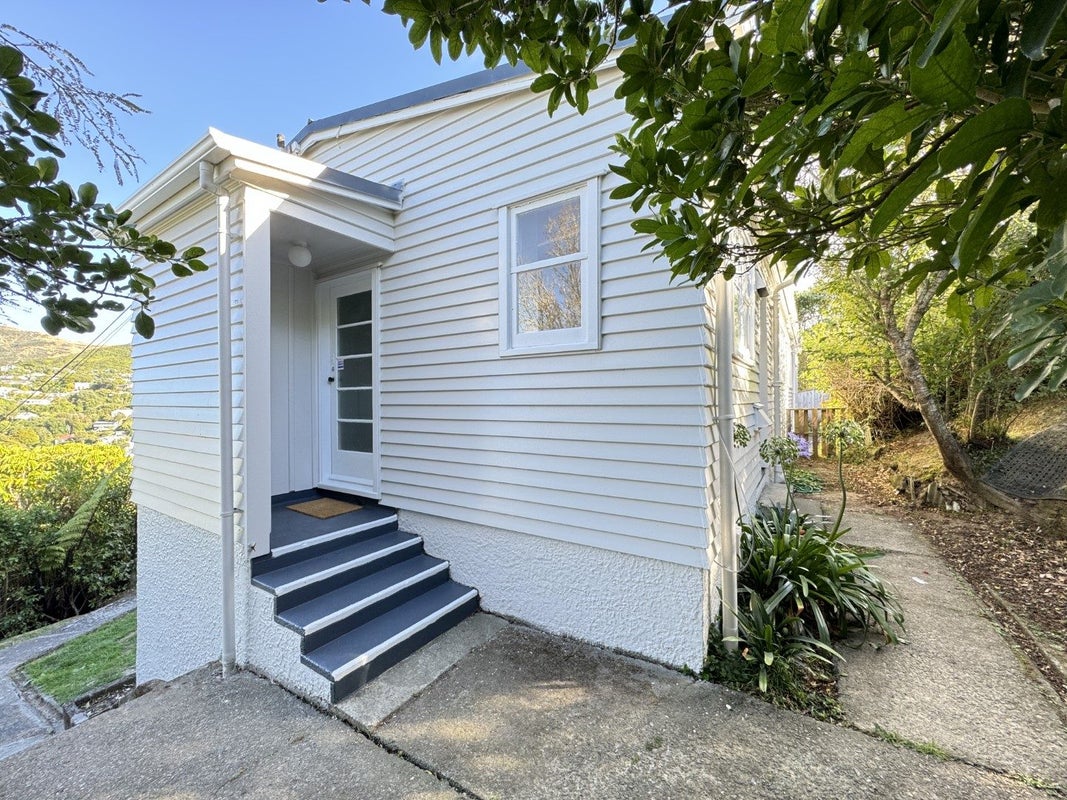 29 Imlay Crescent, Ngaio, Wellington - Carousel 1