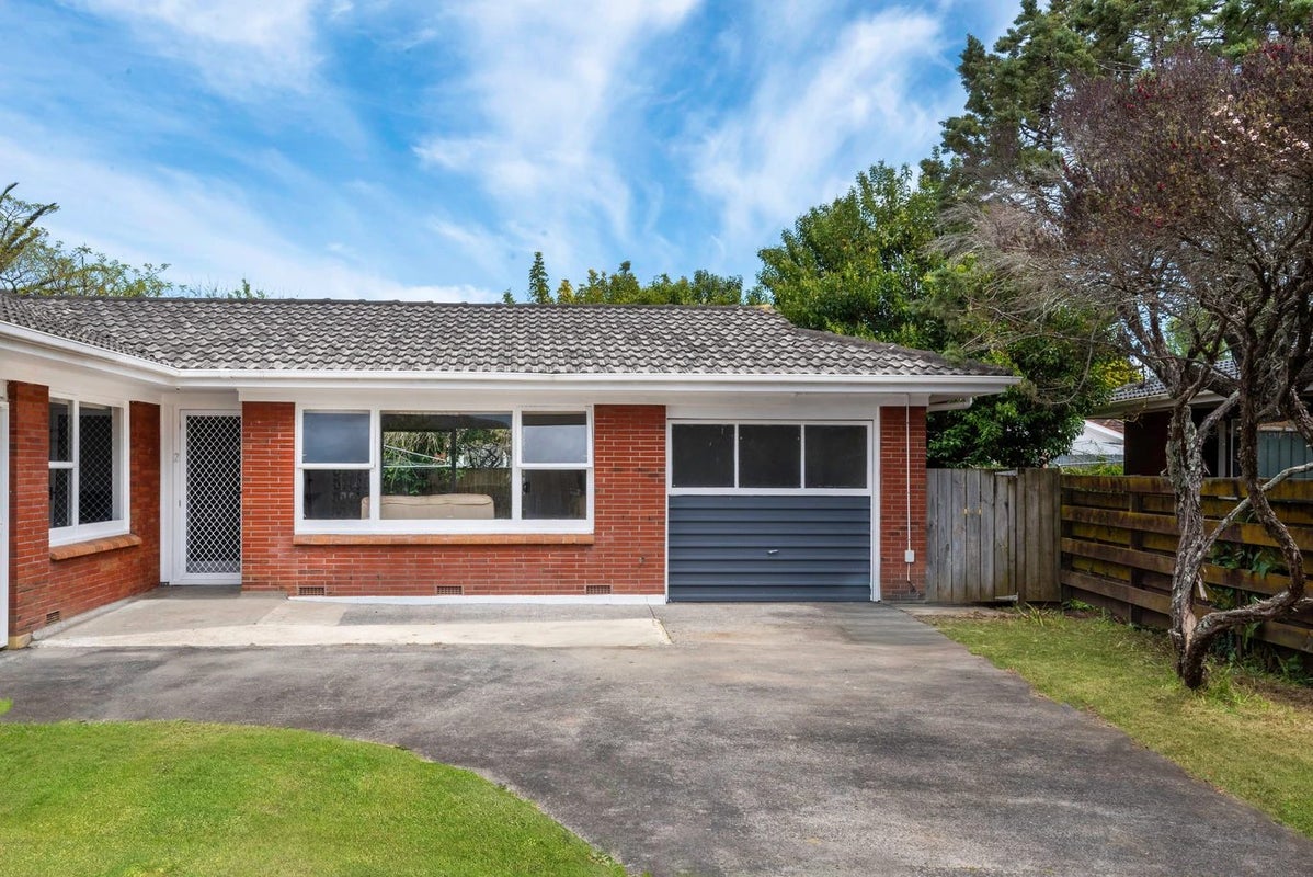 2/8 Birdwood Avenue, Papatoetoe, Auckland - Carousel 1