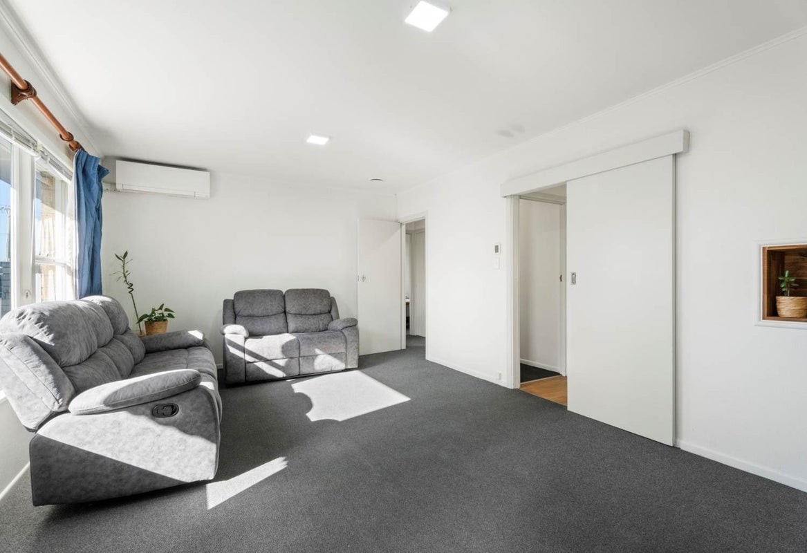 2/12 Quona Avenue, Waikowhai, Auckland - Carousel 2