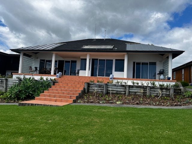 31 Hawke Crescent, Beachlands, Auckland - Carousel 2