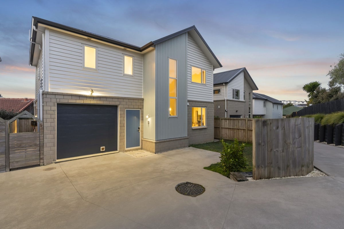 5C Quiet Street, Te Atatu South, Waitakere City, Auckland - Carousel 1