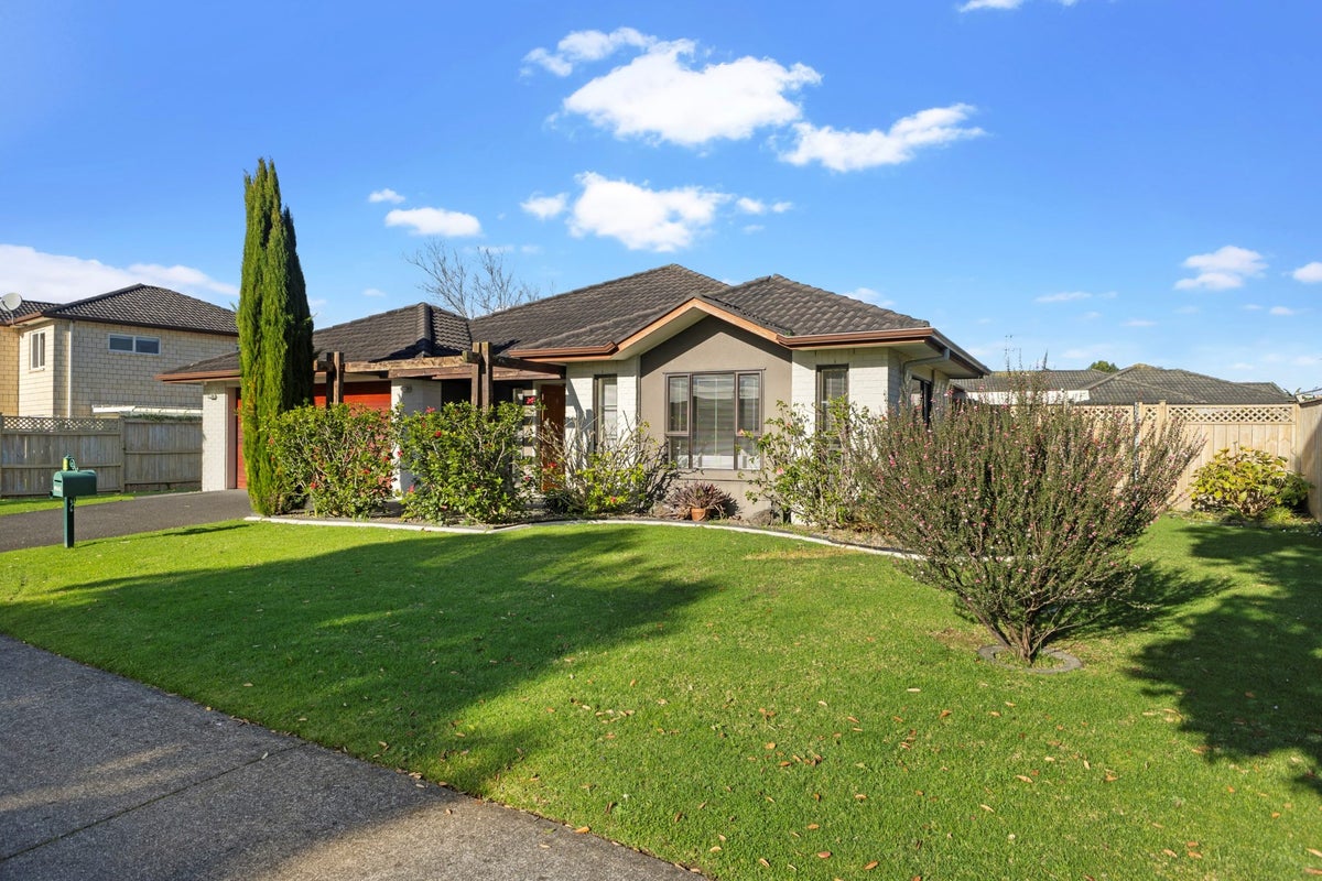 12 Turnberry Drive, Wattle Downs, Auckland - Carousel 1