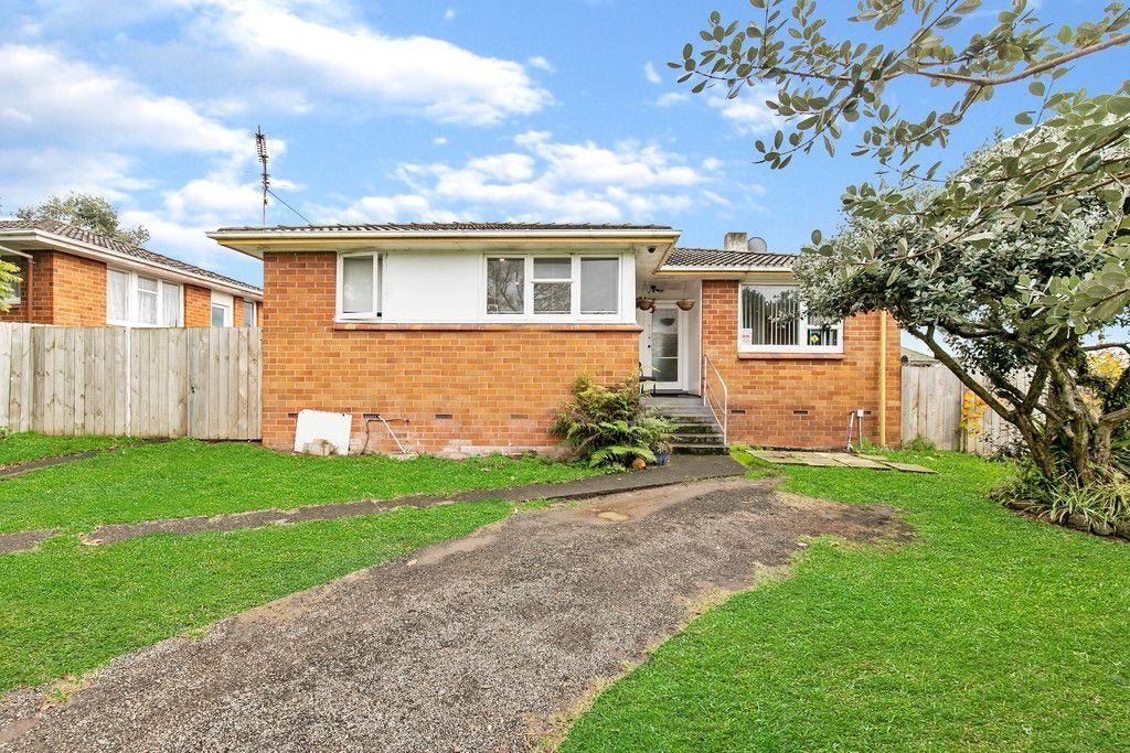 30 Gilbert Road, Otara, Auckland - Carousel 1