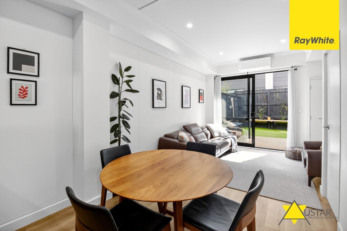 13 Parkwood Avenue, Westgate, Auckland - Carousel 1