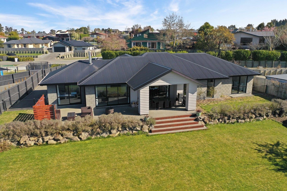 1 Grosvenor Grange, Gleniti, Timaru - Carousel 1