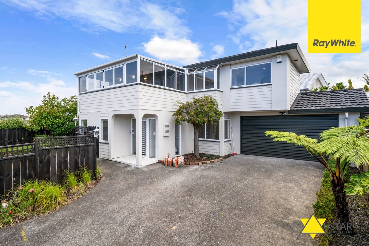 2/24 Cherub Place, West Harbour, Auckland - Carousel 1